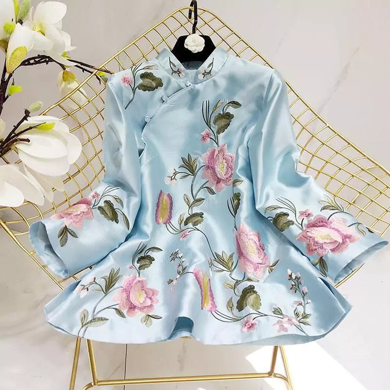 Chinesisches Vintage-Top mit Stickerei und Pan-Kou-Verschlüssen