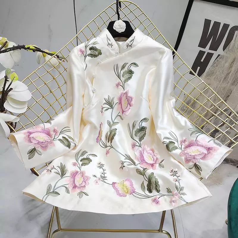 Chinesisches Vintage-Top mit Stickerei und Pan-Kou-Verschlüssen