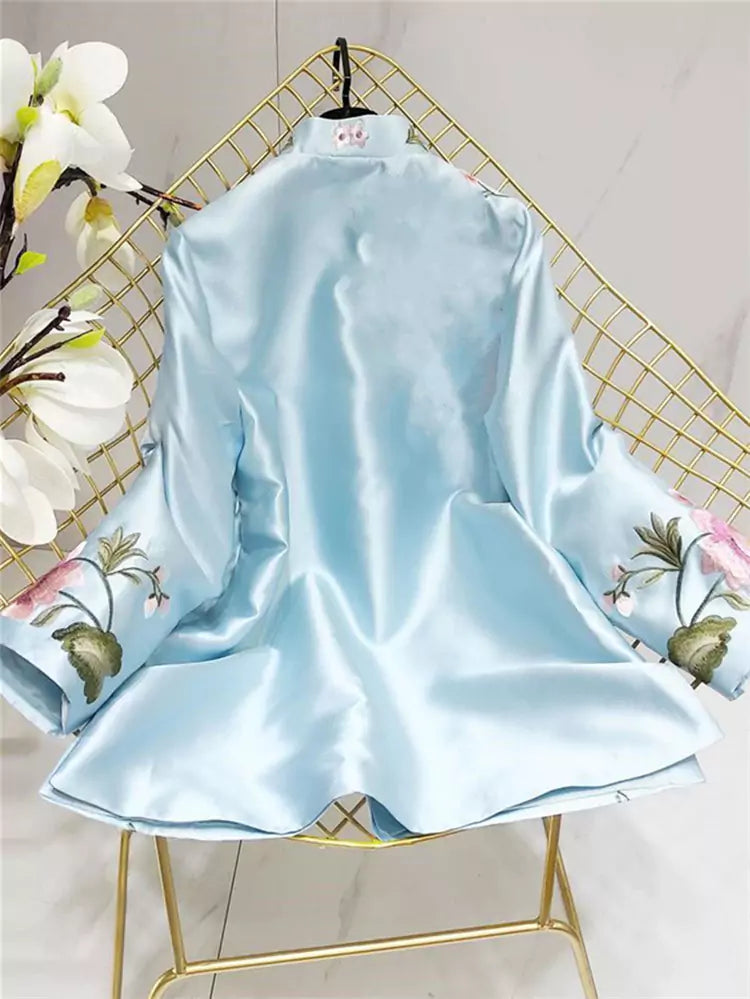 Chinesisches Vintage-Top mit Stickerei und Pan-Kou-Verschlüssen