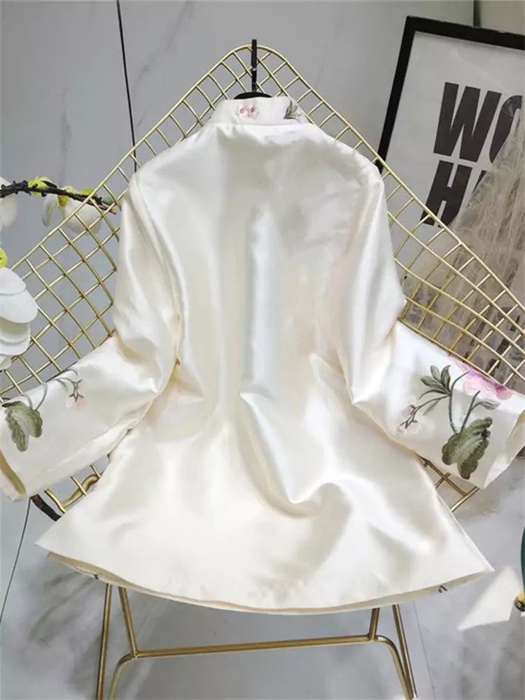 Chinesisches Vintage-Top mit Stickerei und Pan-Kou-Verschlüssen