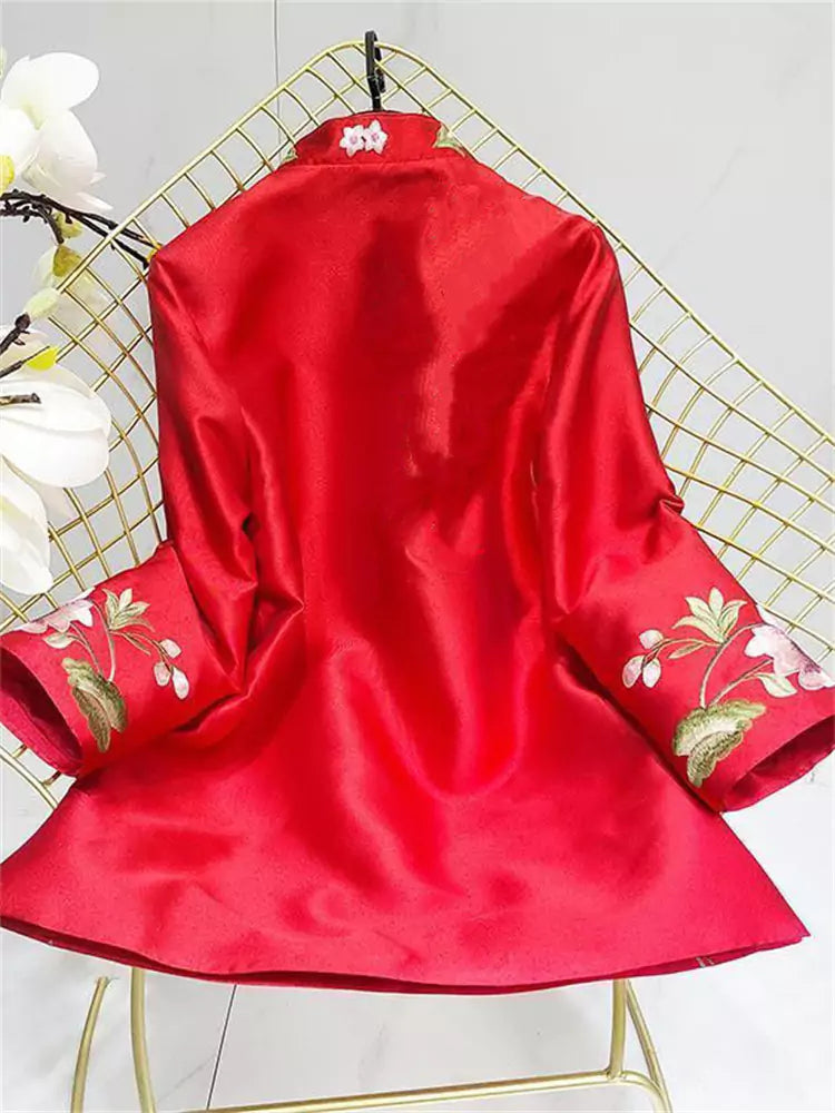 Chinesisches Vintage-Top mit Stickerei und Pan-Kou-Verschlüssen