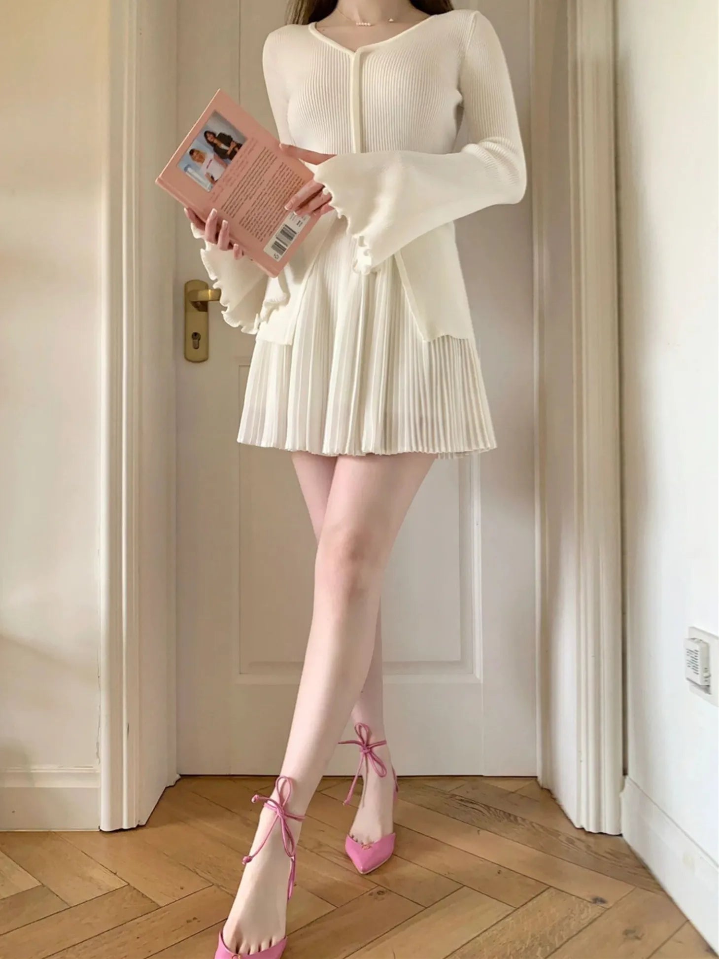 Vintage V-neck Bell Sleeve Slim Knit Pullover Top