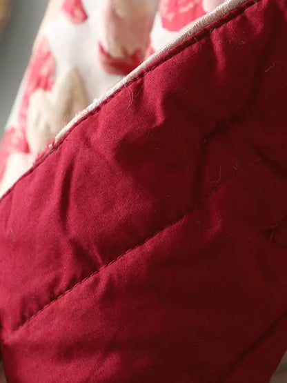 Warmer, wattierter Mantel mit geprägtem Blumenmuster und Stehkragen