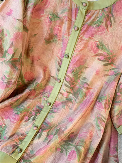 Grüne, bedruckte Damenbluse aus Baumwoll-Leinen-Mischgewebe mit 3/4-Ärmeln und lockerer, mittellanger Passform.