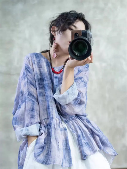 Leichte Damenbluse aus Baumwoll-Leinen-Mischgewebe mit Rüschen und Batikmuster, langärmelig