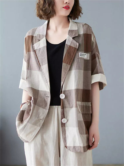 Damenblazer im Vintage-Stil mit Karomuster und kurzen Ärmeln, britischem Flair.