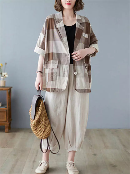 Damenblazer im Vintage-Stil mit Karomuster und kurzen Ärmeln, britischem Flair.