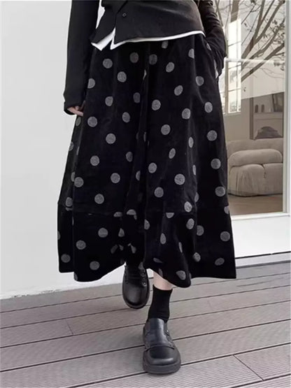 Retro-Cordrock mit Polka-Dots für Damen, ausgestellt