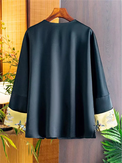 Luxuriöser Damenmantel mit Blumen- und Schmetterlingsstickerei