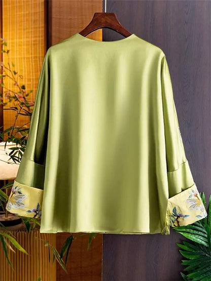 Luxuriöser Damenmantel mit Blumen- und Schmetterlingsstickerei